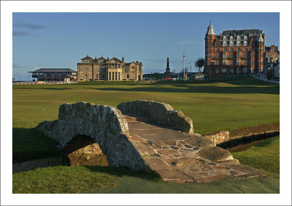 Swilken Bridge and the Club House - Fototank